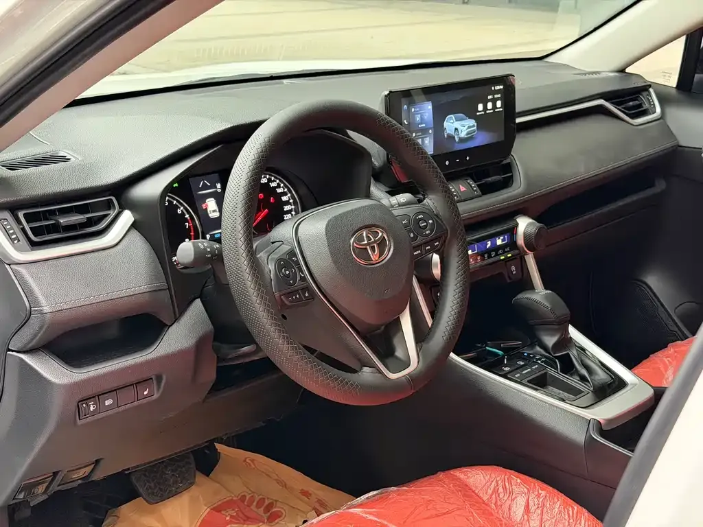 Toyota RAV4 — фото 8