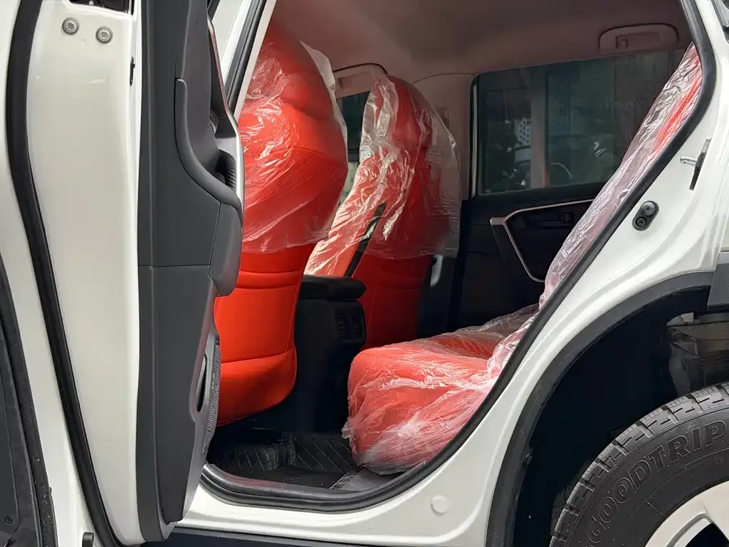 Toyota RAV4 — фото 10