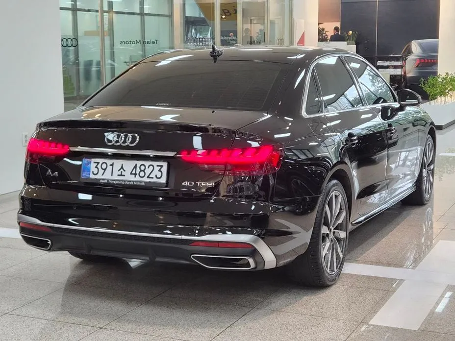 Audi A4 — фото 2