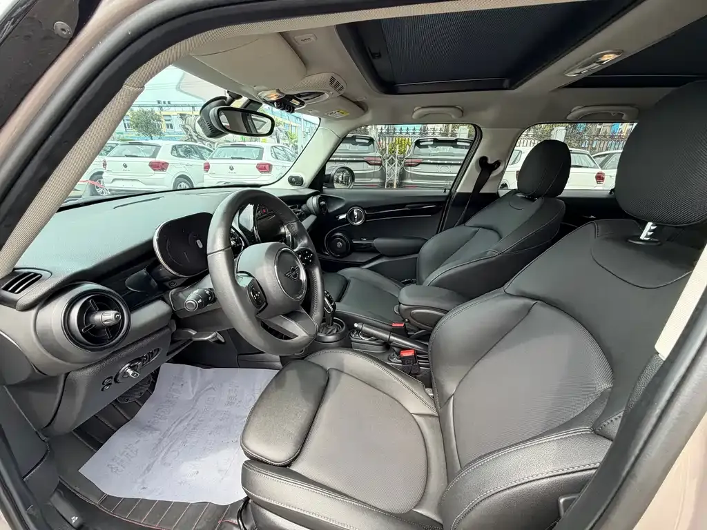 MINI Cooper (3-door) 2024 из CN, фото 2