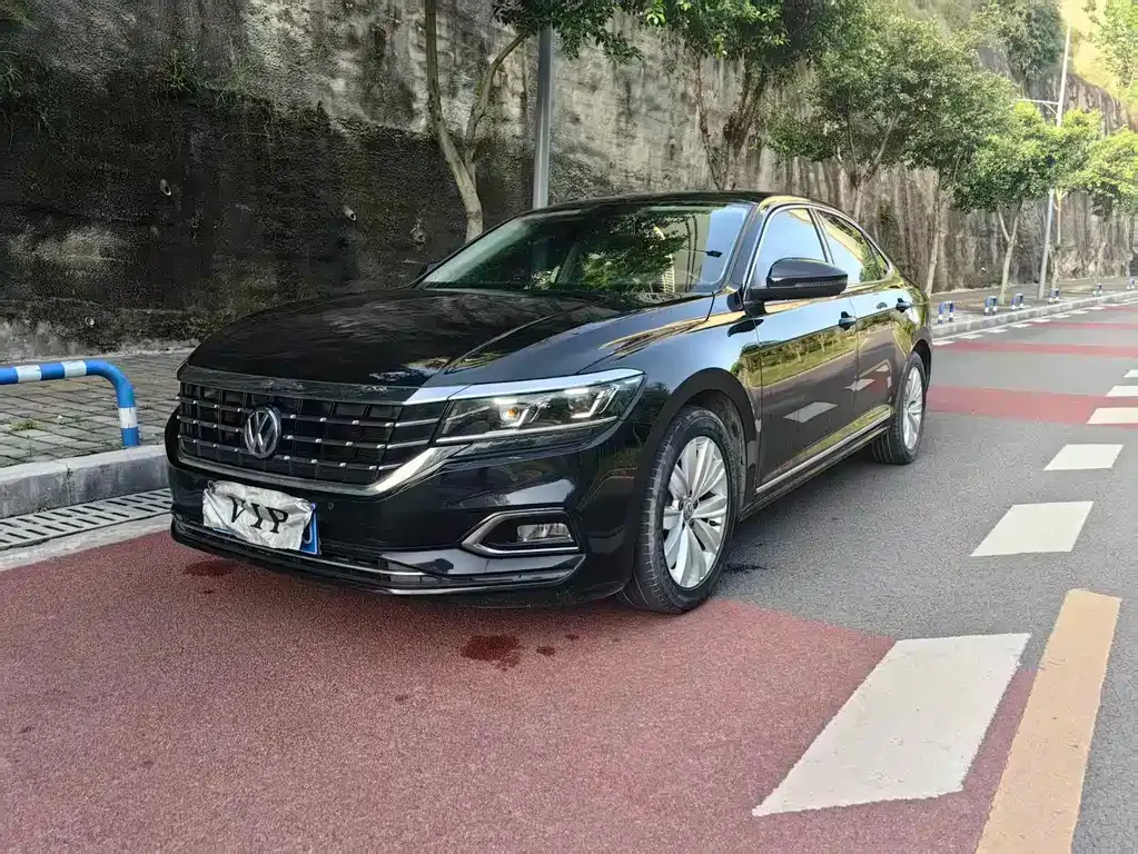 Volkswagen Passat — фото 1