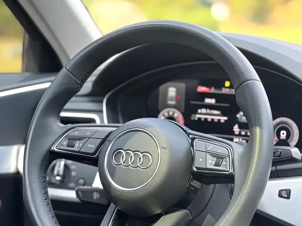 Audi A4L — фото 5