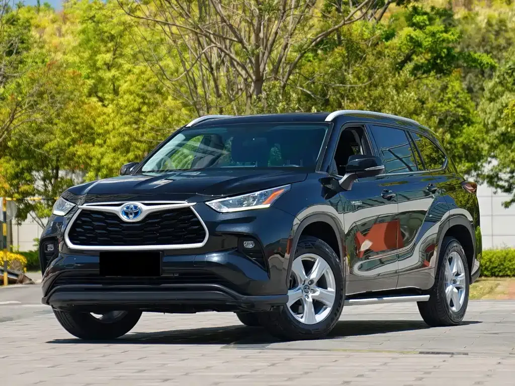 Toyota Highlander — фото 1