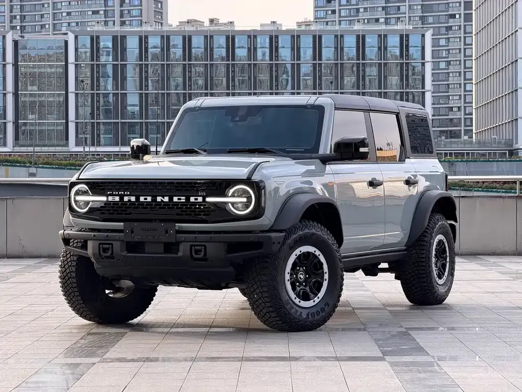 Ford Bronco — фото 1