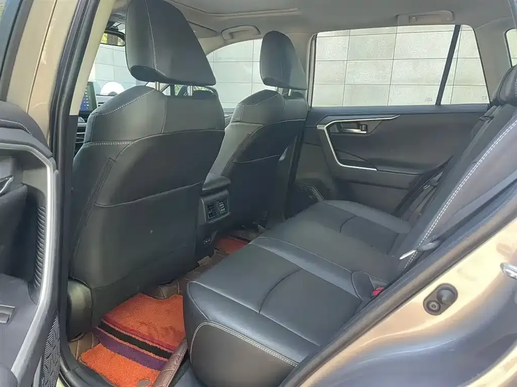 Toyota RAV4 2021 из CN, фото 2