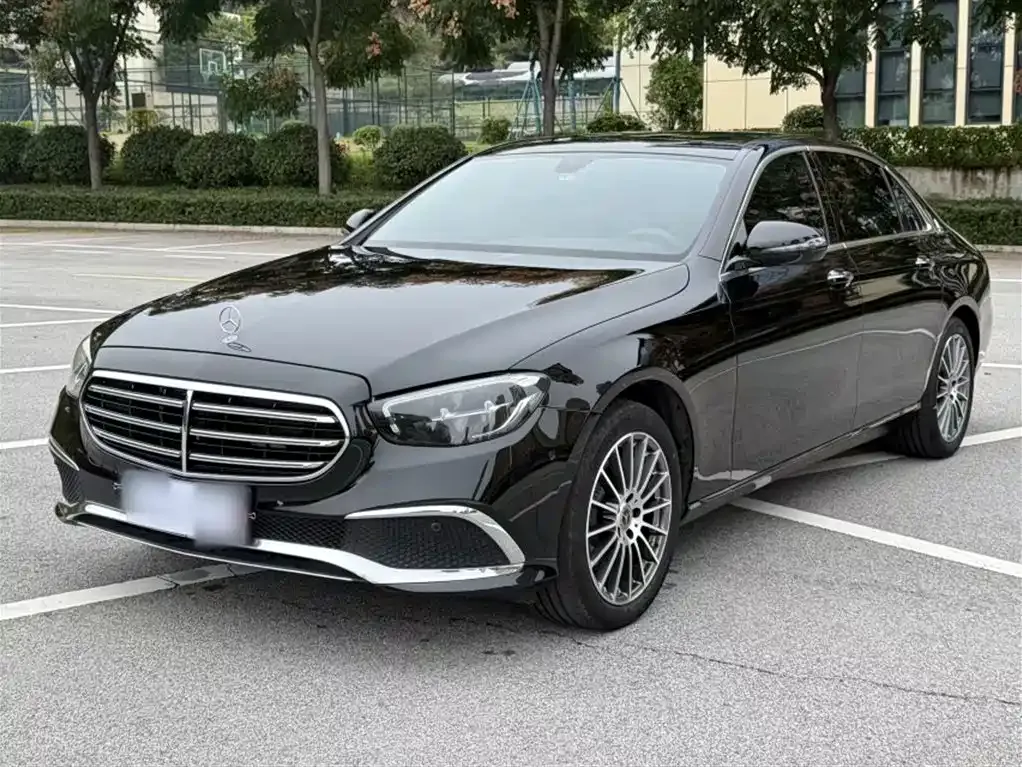 Mercedes-Benz E-Class — фото 1