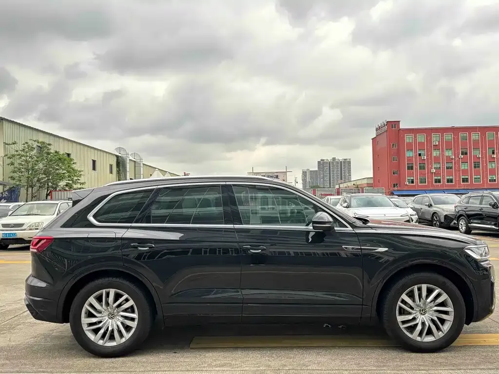 Volkswagen Touareg — фото 3