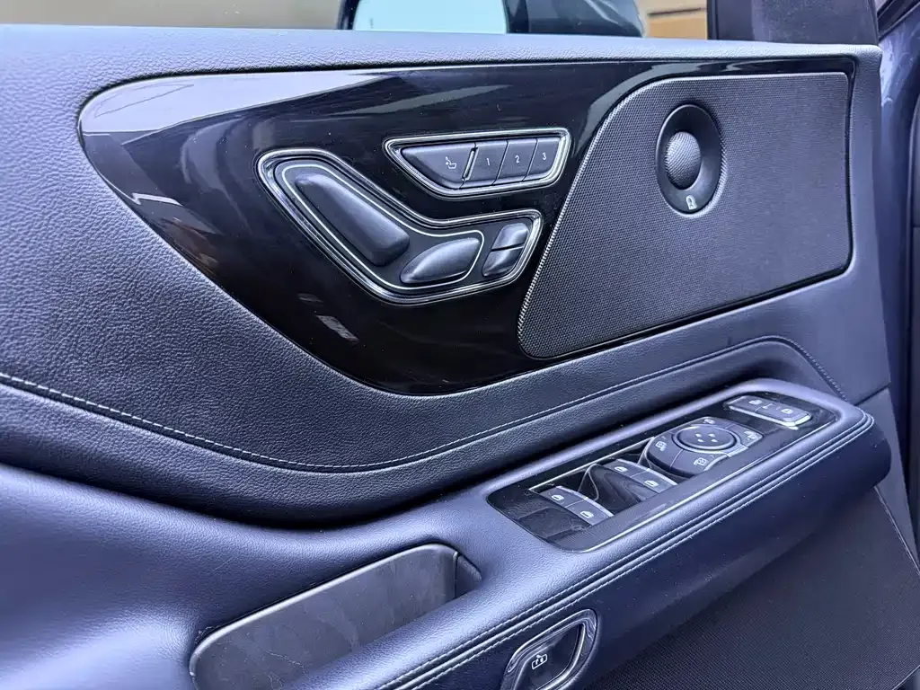 Lincoln Aviator — фото 9