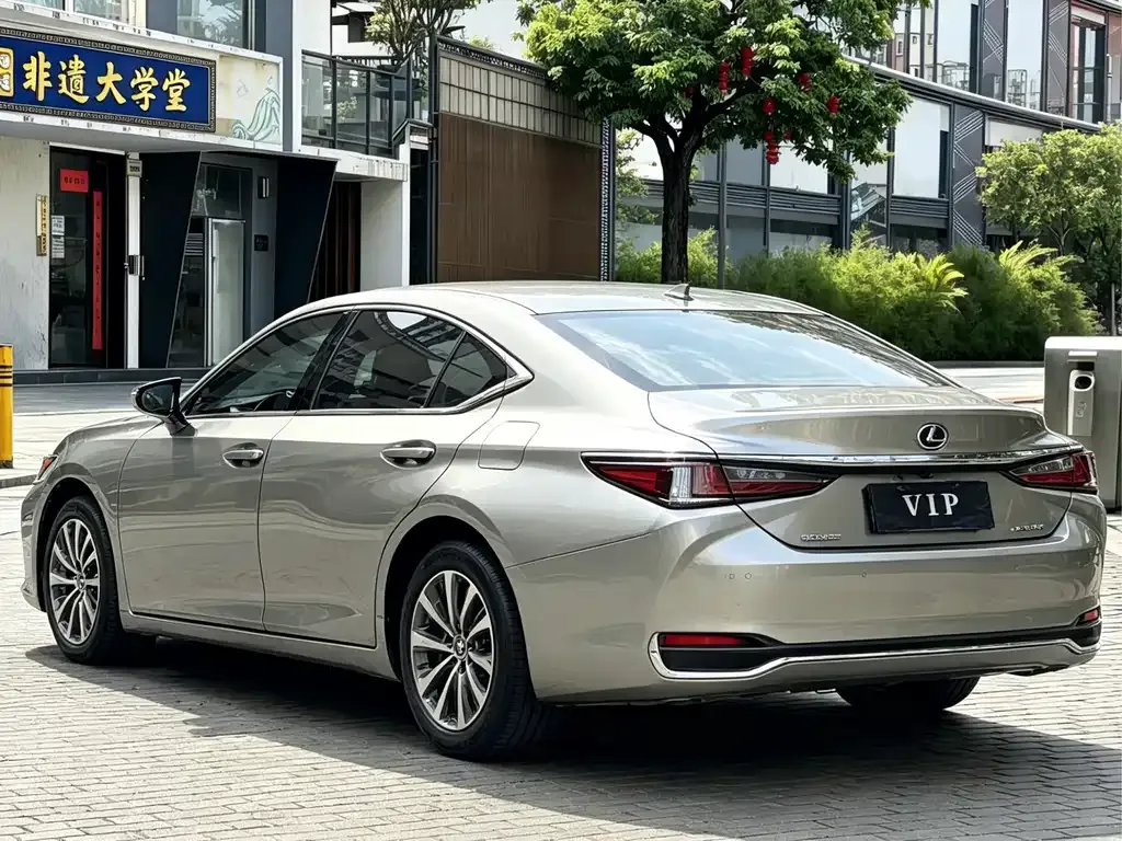 Lexus ES — фото 9