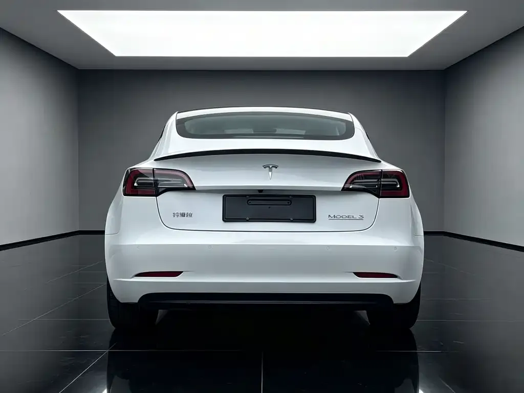 Tesla Model 3 — фото 4