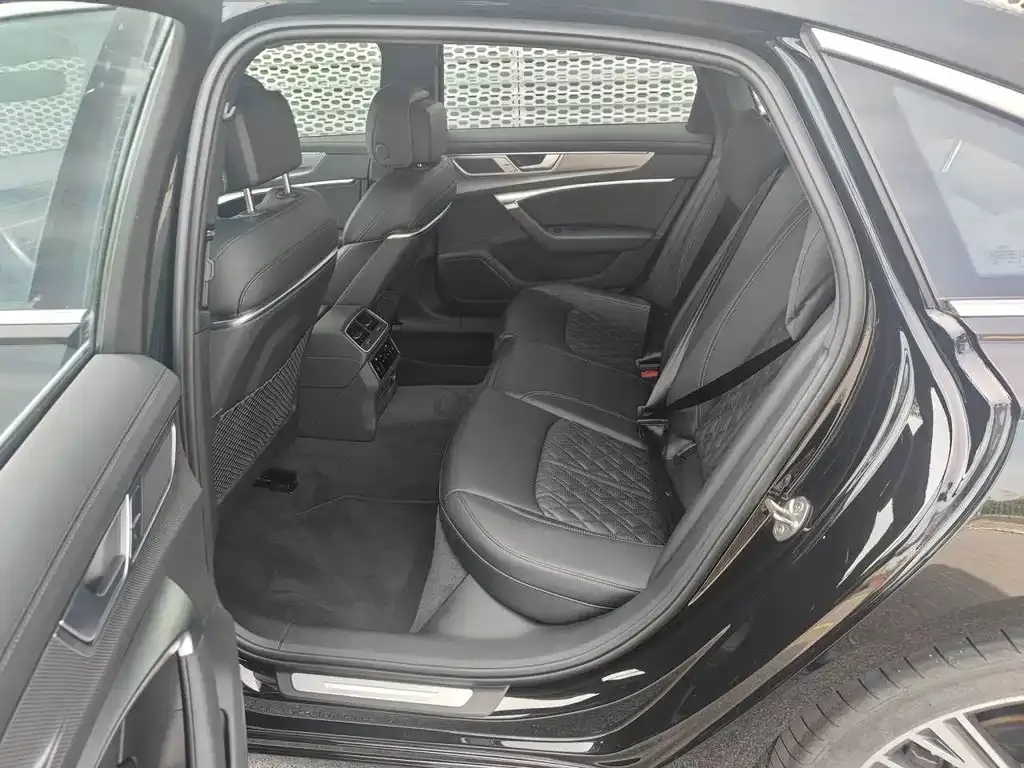 Audi A6L 2025 из CN, фото 6