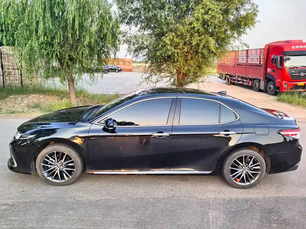 Toyota Camry — фото 5