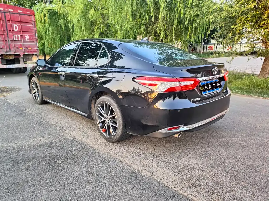 Toyota Camry — фото 7