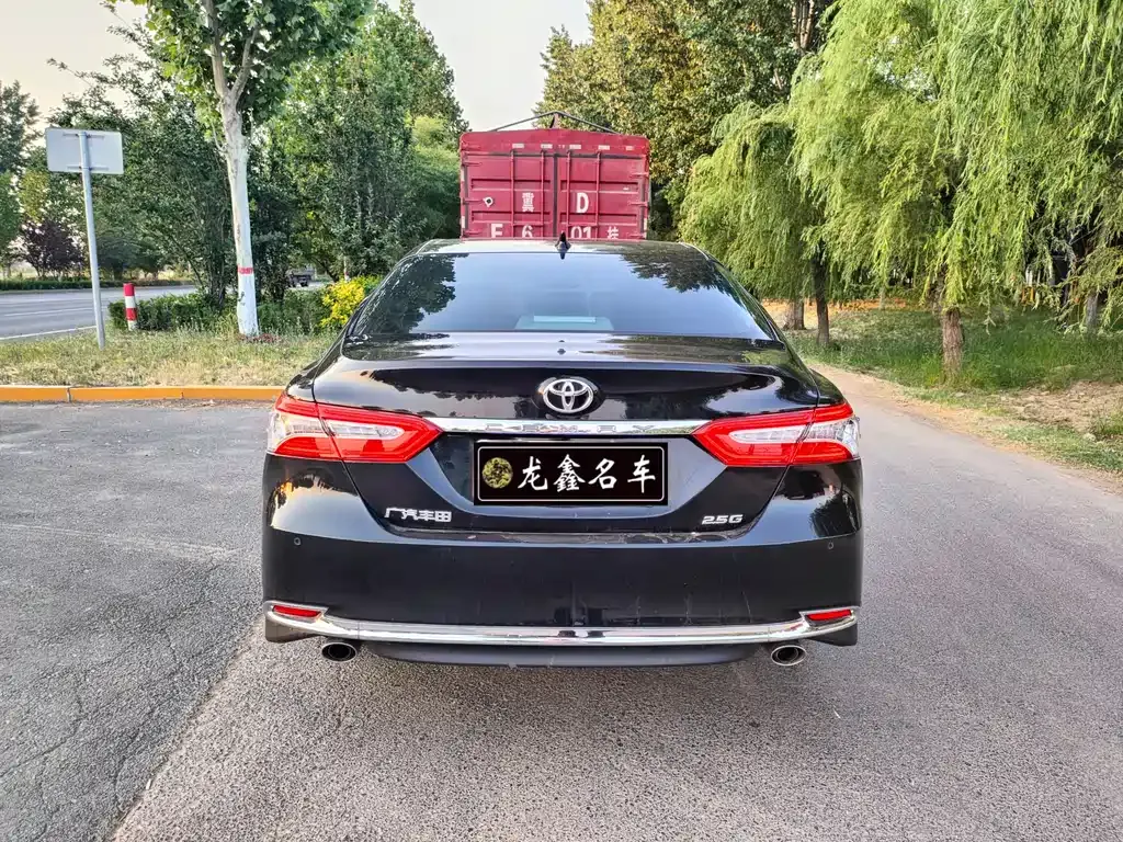 Toyota Camry — фото 10
