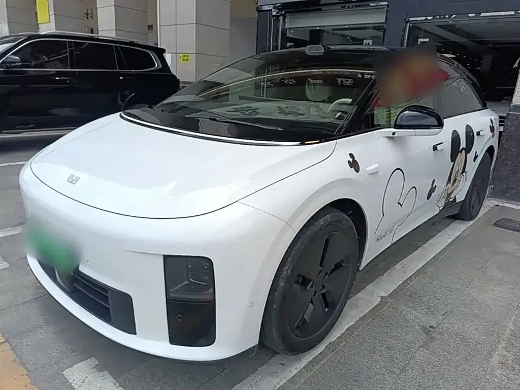 Li Auto i6 — фото 1