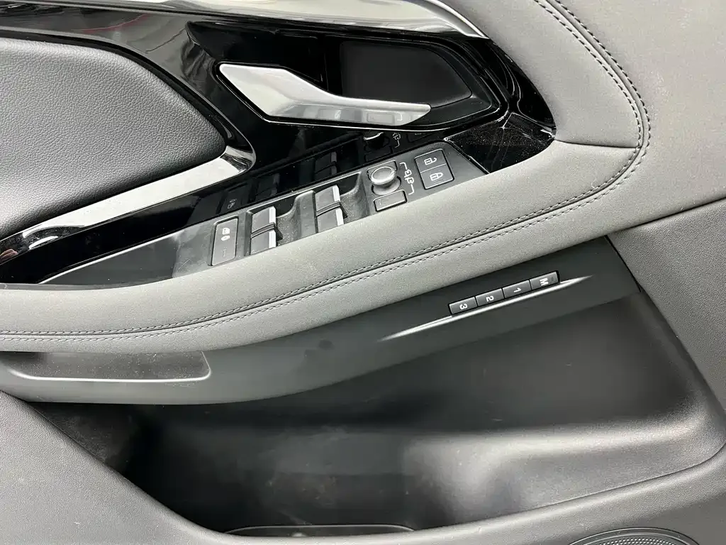 Land Rover Evoque PHEV 2024 из CN, фото 6