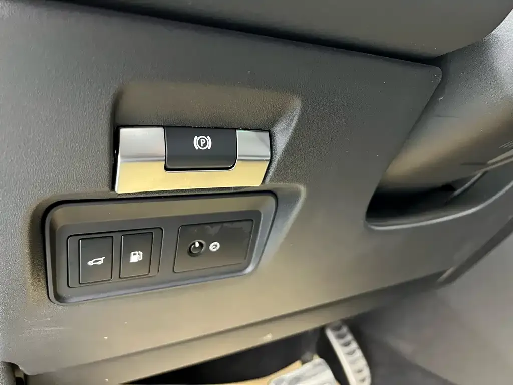 Land Rover Evoque PHEV 2024 из CN, фото 7