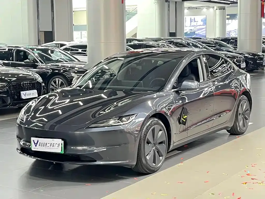 Tesla Model 3 — фото 1