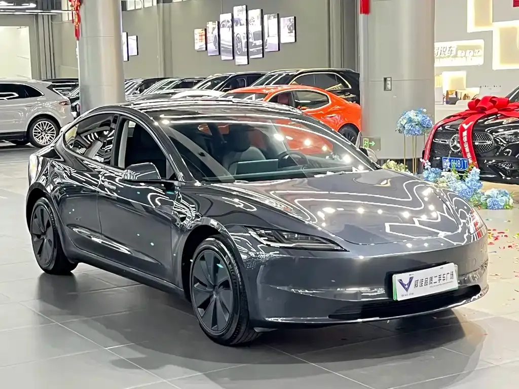 Tesla Model 3 — фото 7