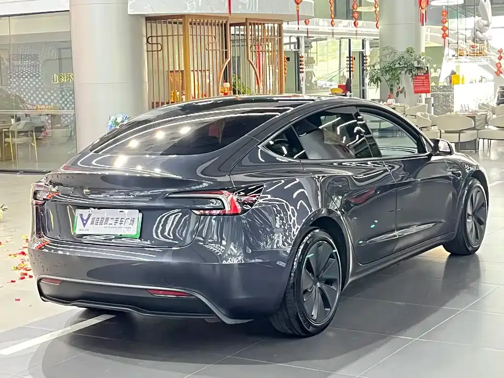 Tesla Model 3 — фото 5