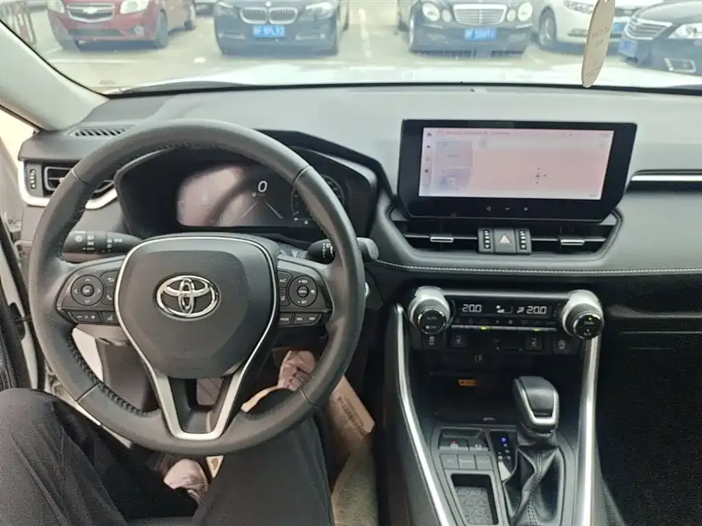 Toyota RAV4 — фото 6