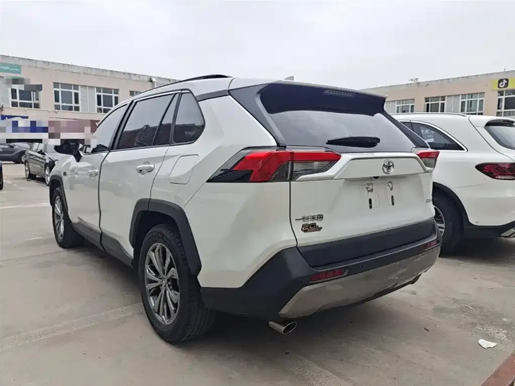 Toyota RAV4 — фото 10
