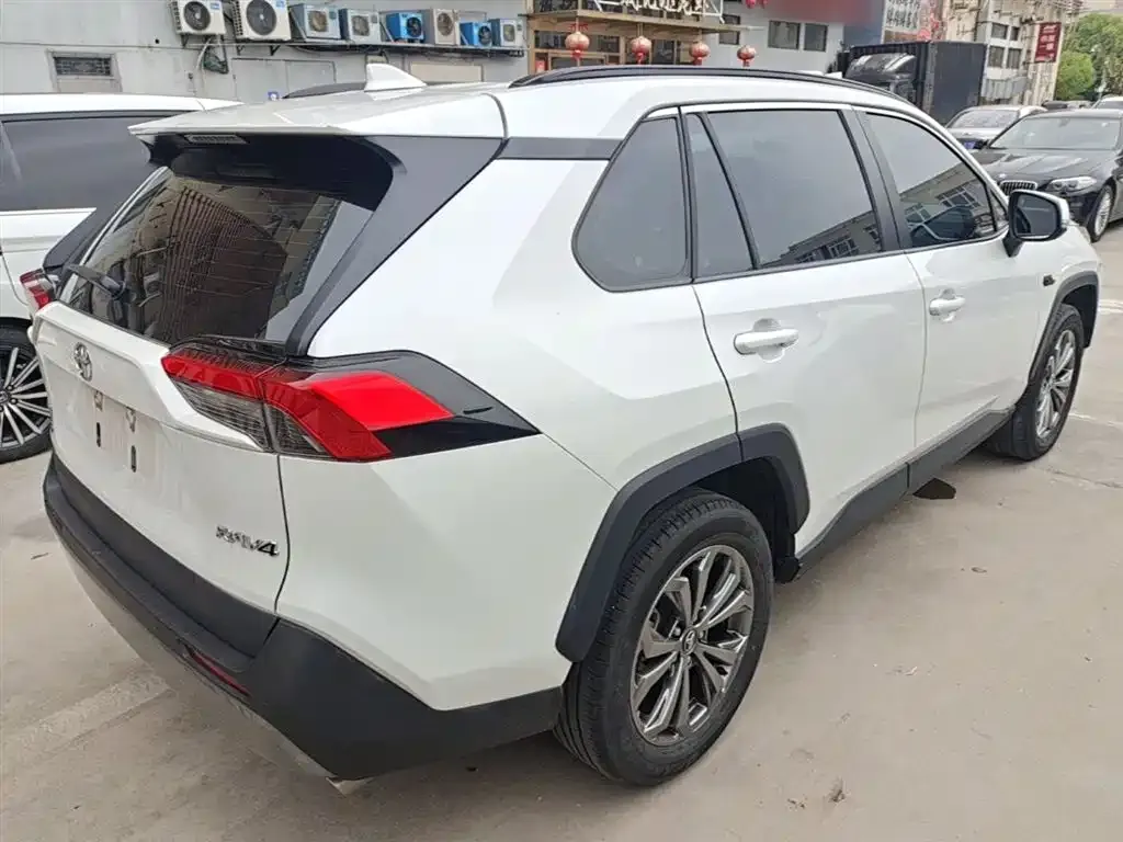 Toyota RAV4 — фото 5
