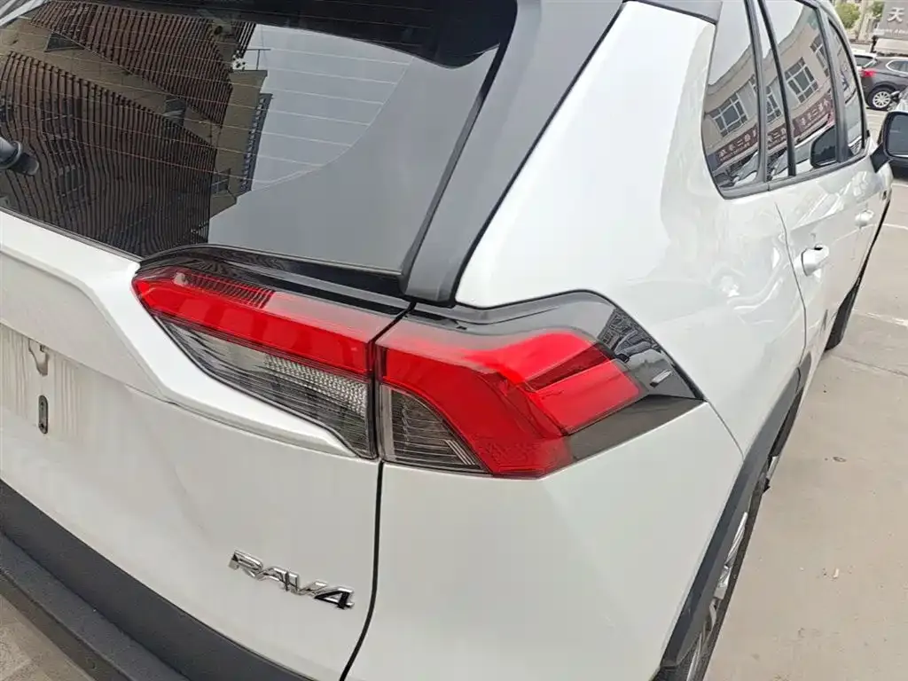Toyota RAV4 — фото 4