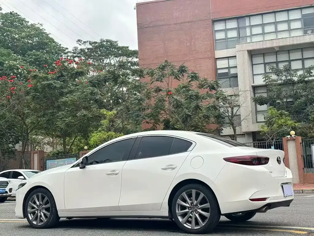 Mazda 3 Axela — фото 8