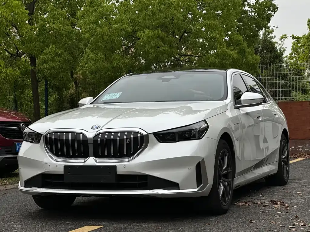 BMW i5