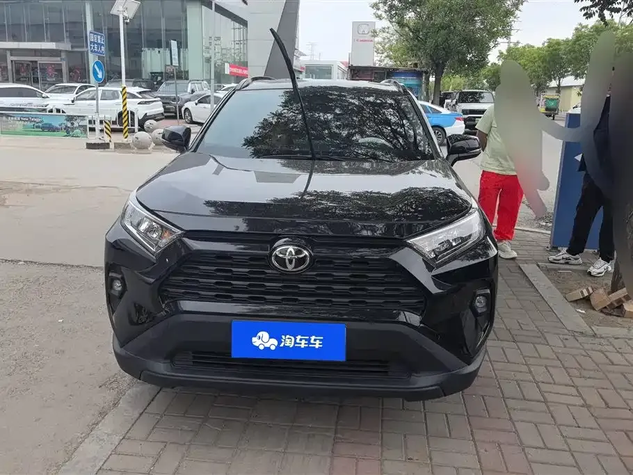 Toyota RAV4 — фото 3