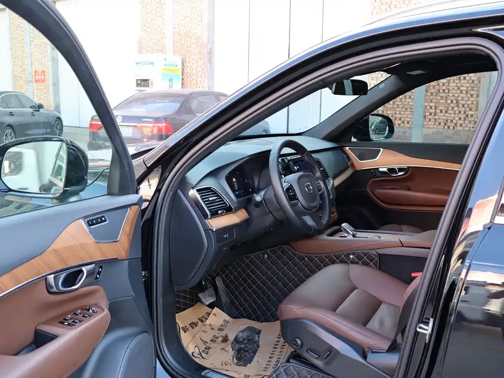 Volvo XC90 2025 из CN, фото 6