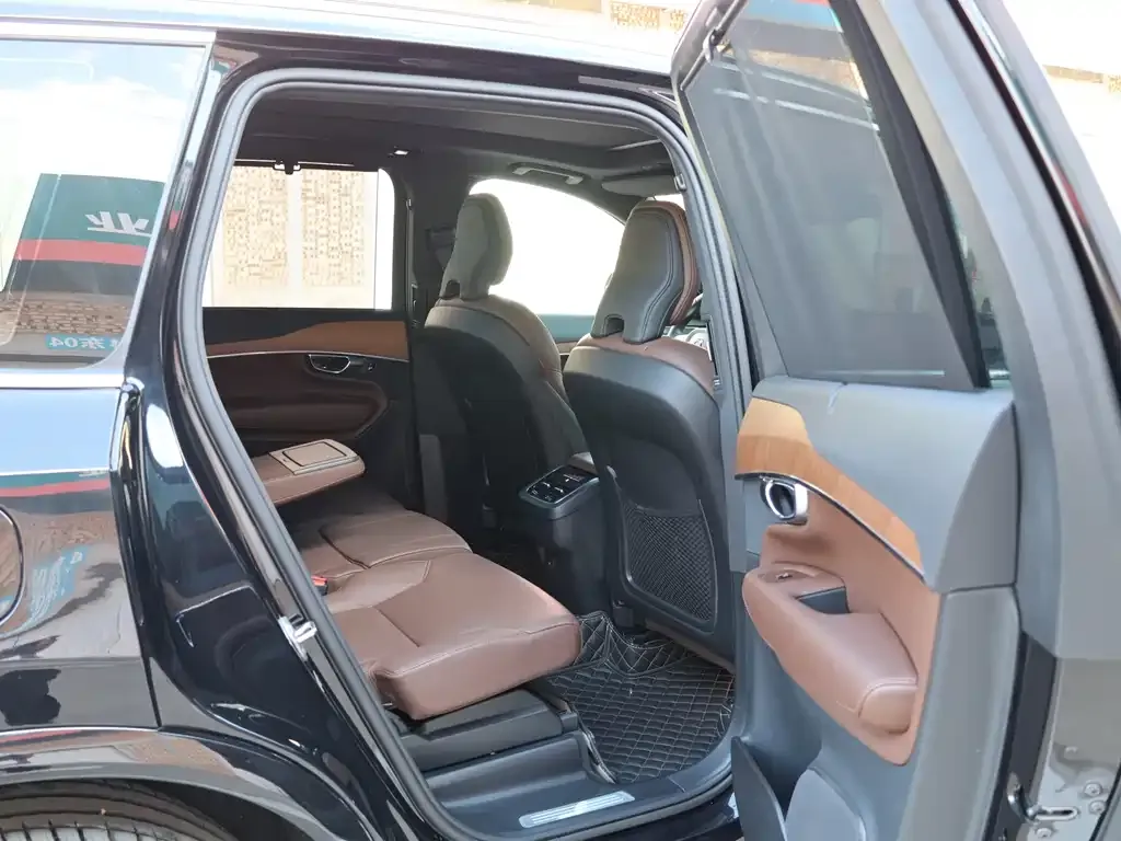 Volvo XC90 2025 из CN, фото 3