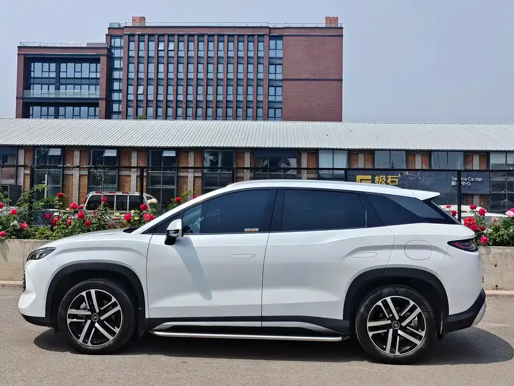 BYD L DM-i — фото 3