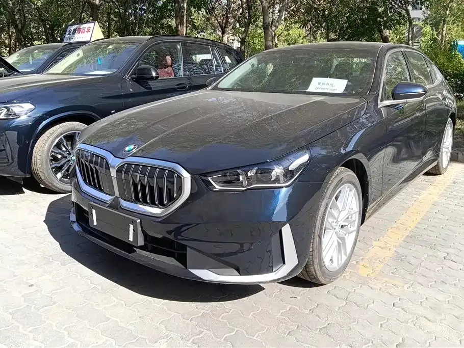 BMW 5 Series 525Li M Sport 1