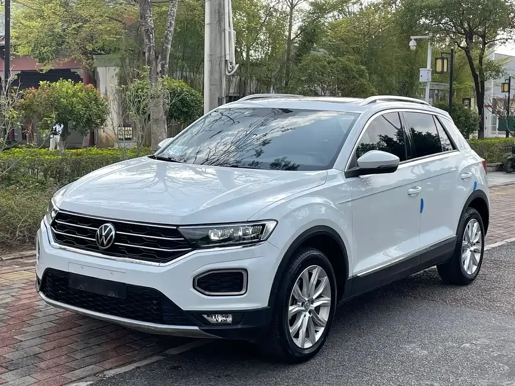 Volkswagen T-Roc — фото 1