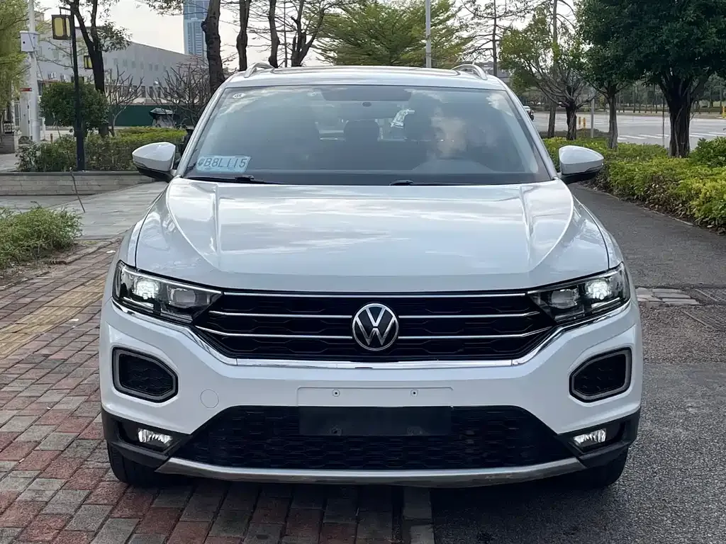 Volkswagen T-Roc — фото 6