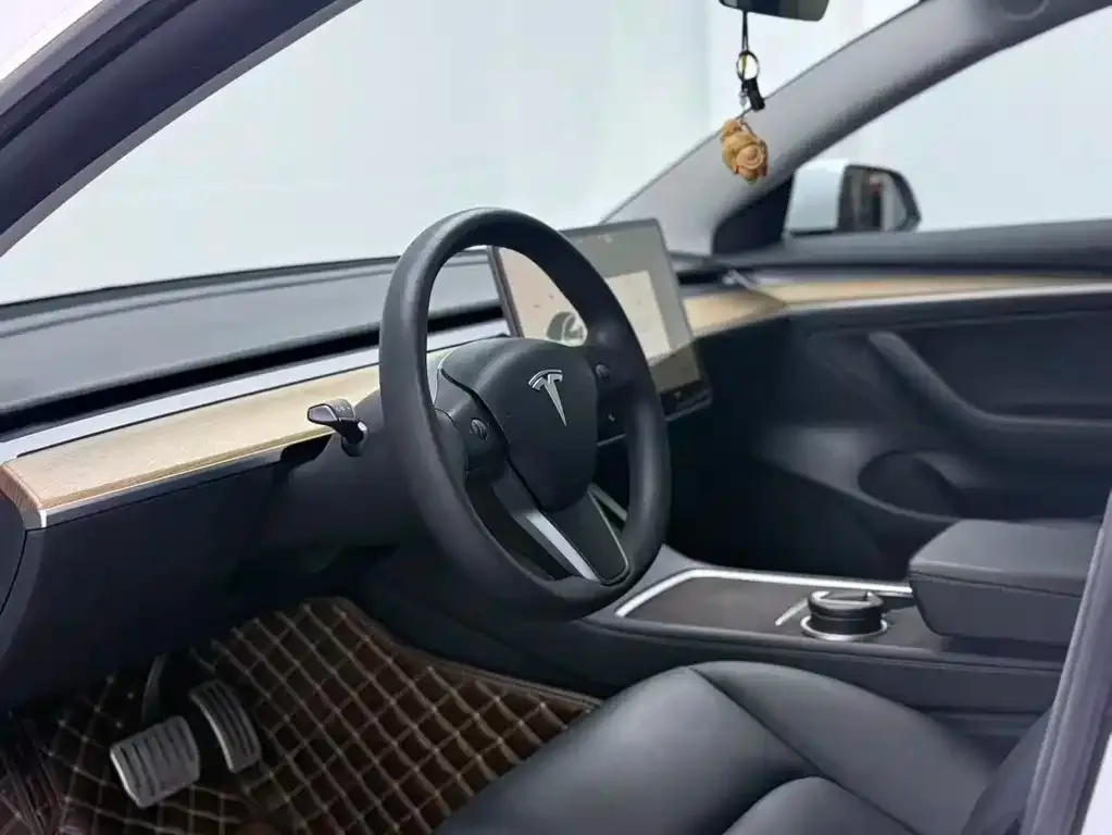 Tesla Model 3 — фото 2