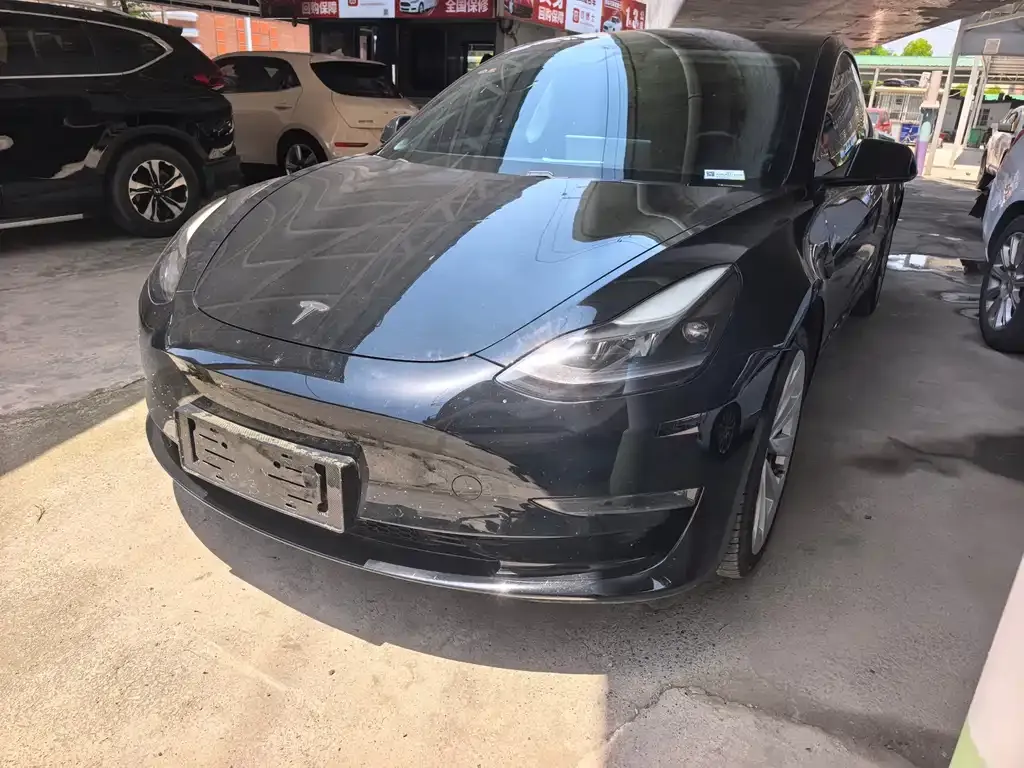 Tesla Model 3 — фото 1