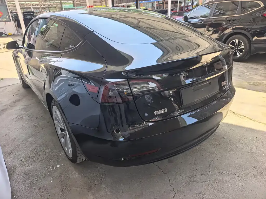 Tesla Model 3 — фото 3