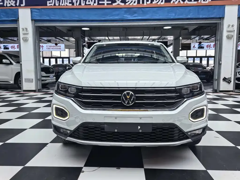 Volkswagen T-Roc — фото 1