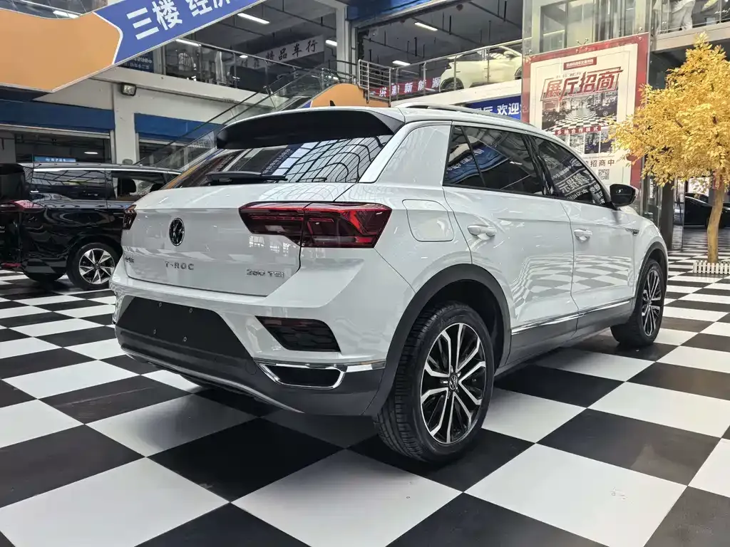 Volkswagen T-Roc — фото 8