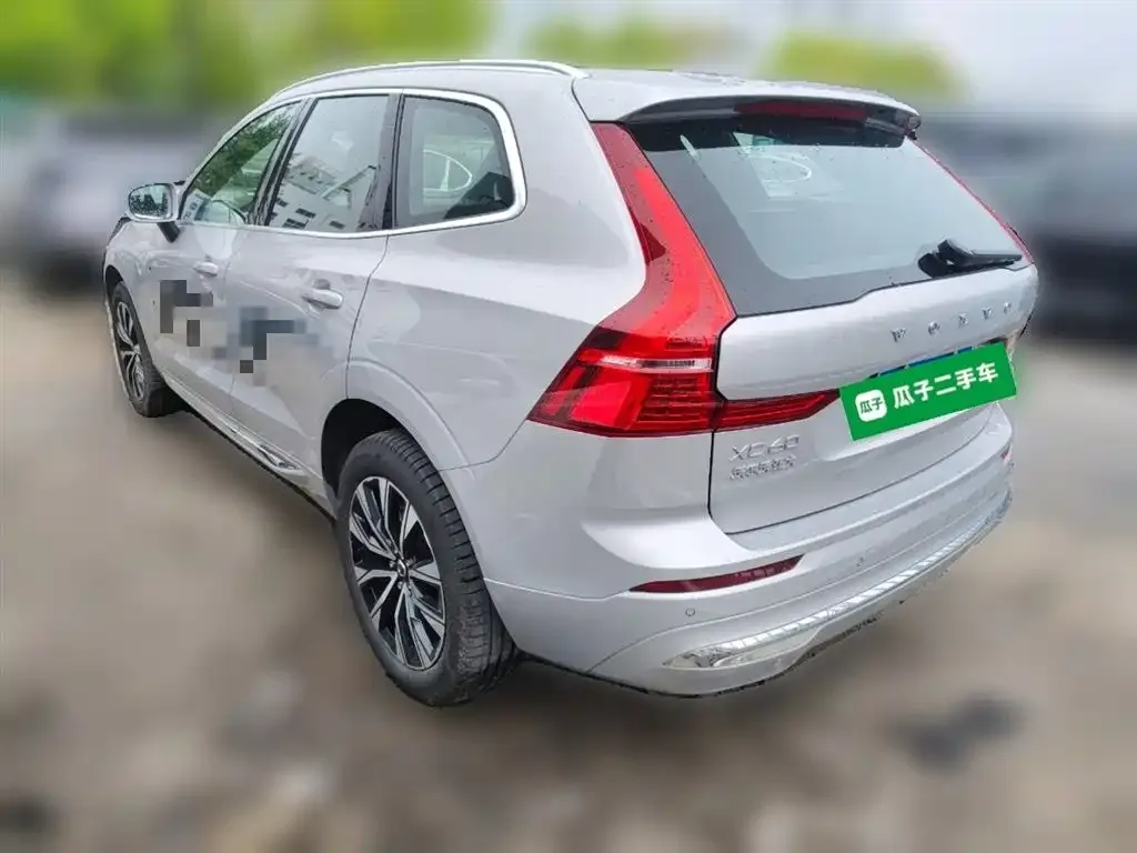 Volvo XC60 — фото 10