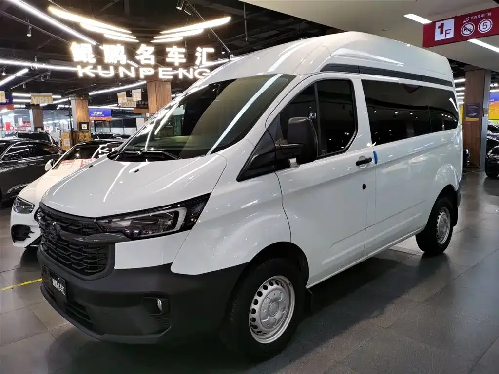 Ford Transit — фото 1