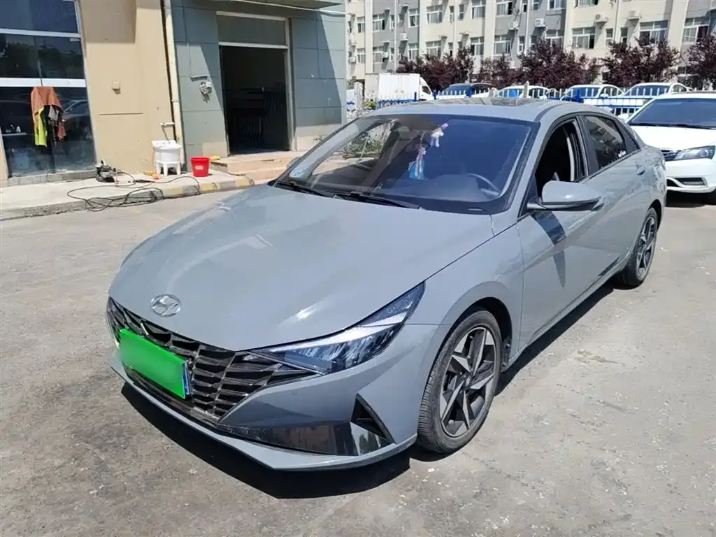 Hyundai Elantra — фото 1