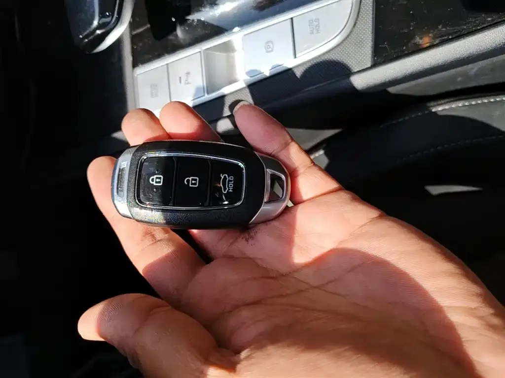 Hyundai Elantra — фото 2