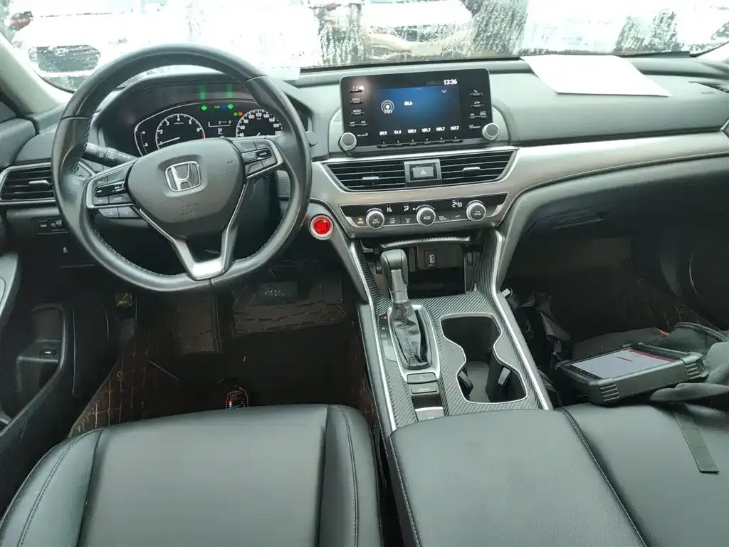 Honda Accord — фото 8