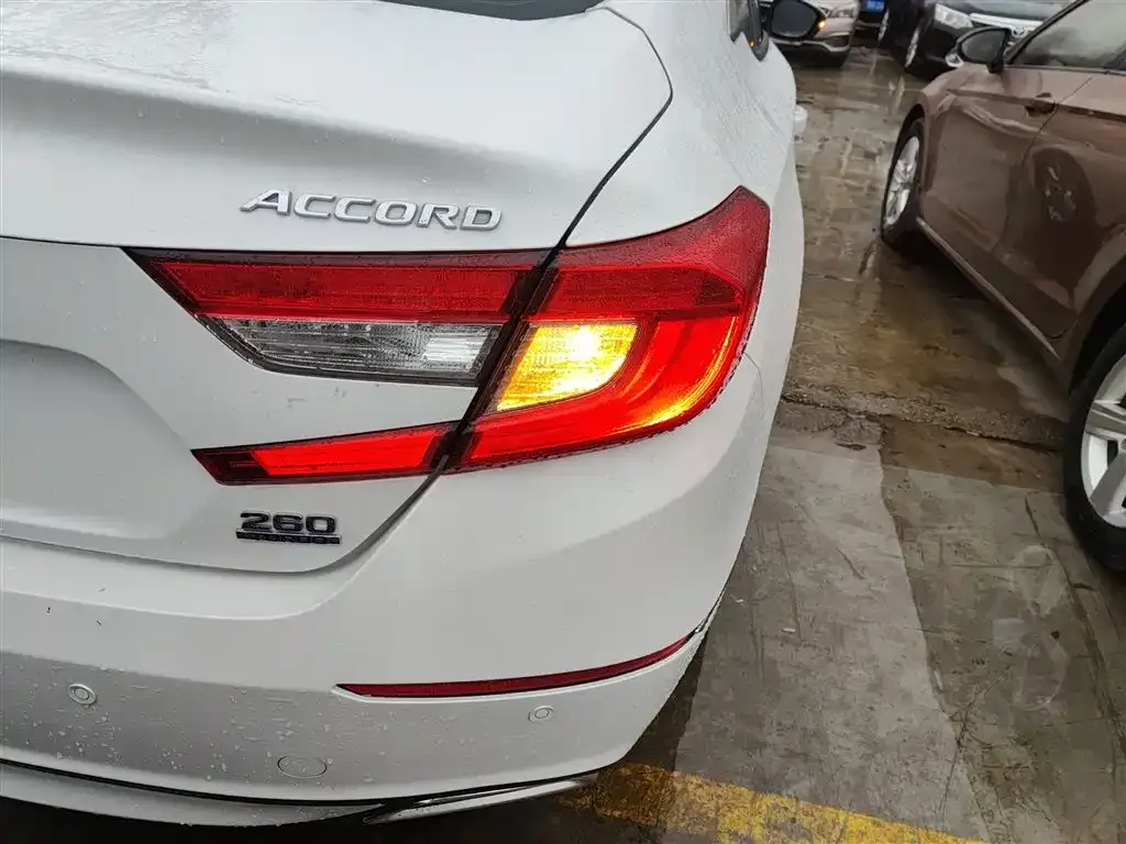 Honda Accord — фото 6