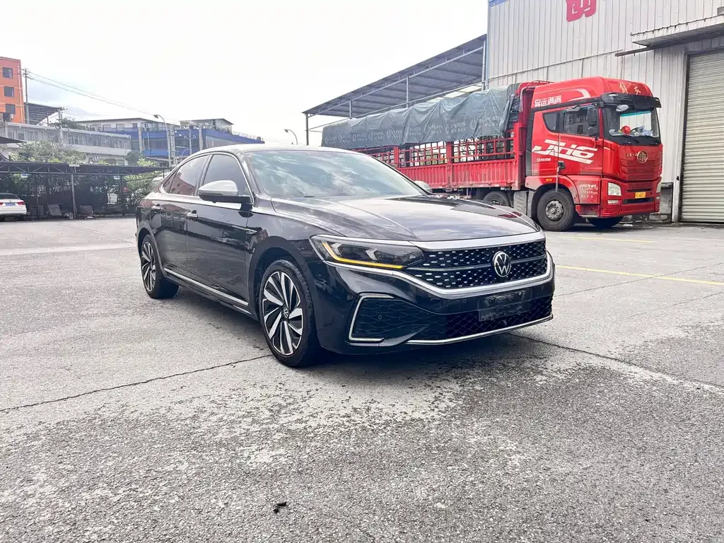 Volkswagen Passat — фото 1