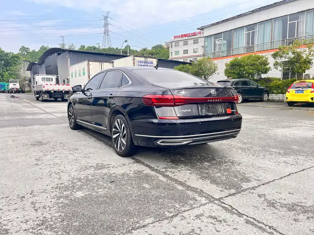 Volkswagen Passat — фото 8